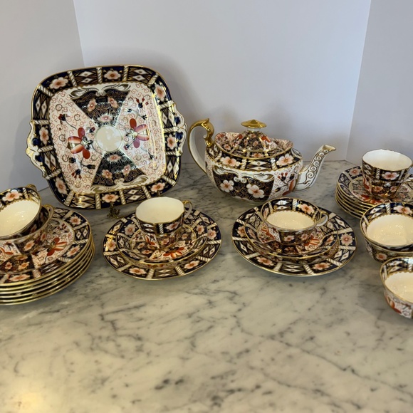 Royal Crown Derby Imari 2451 Partial Teapot. Large 6 cup teapot dated 1939. - Picture 3 of 17